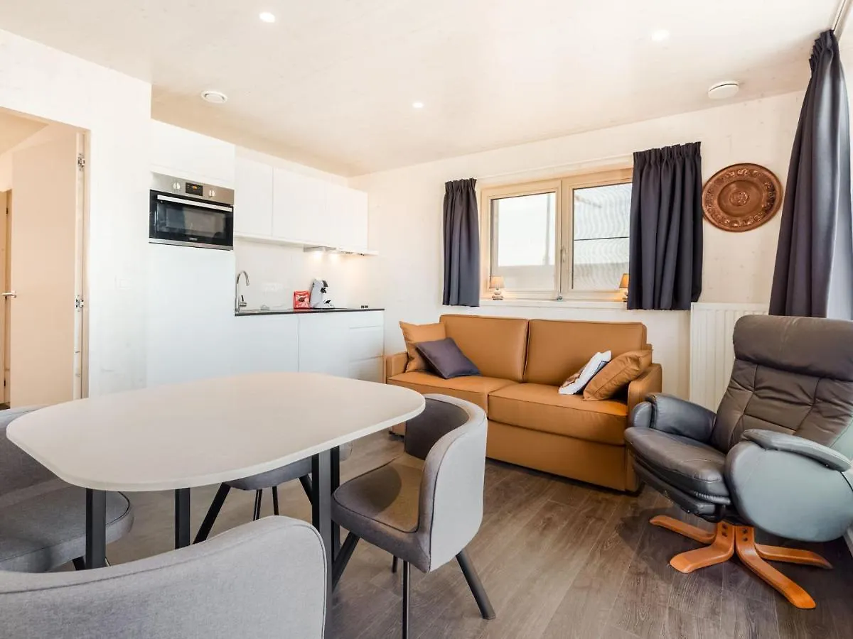 Elegant Holiday Home in Middelkerke near the Beach 0*,  België